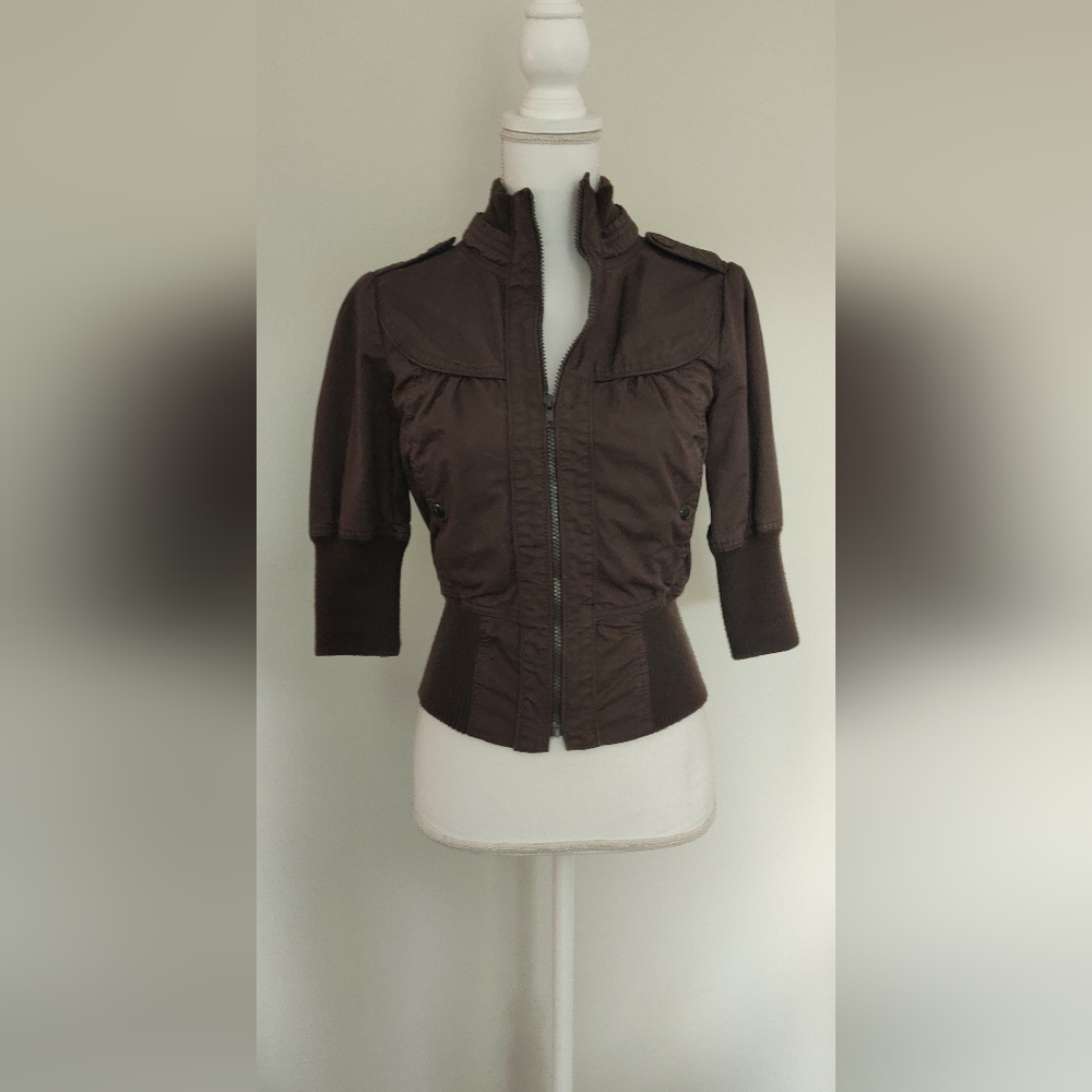 Cropped fitted jacket - fully lined.